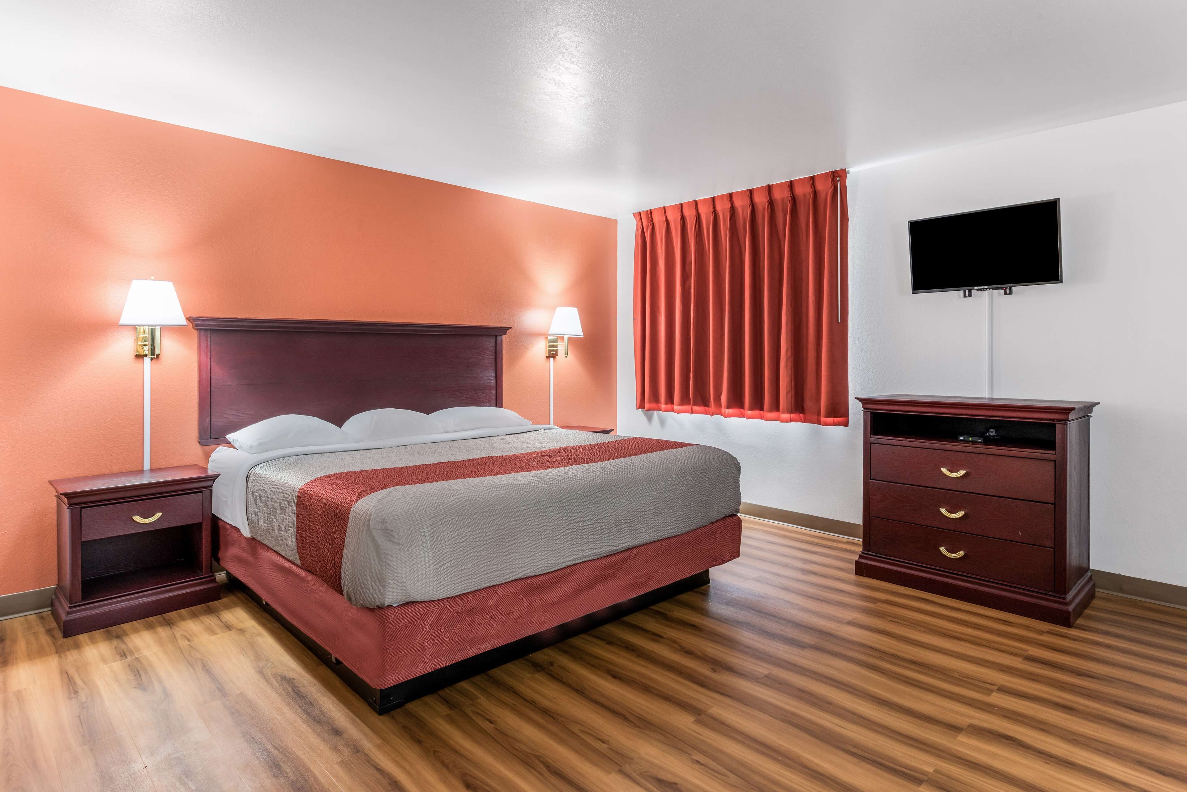 Free WiFi, bed sheets