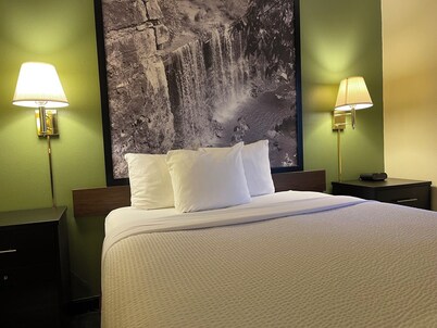 Super 8 by Wyndham Colby