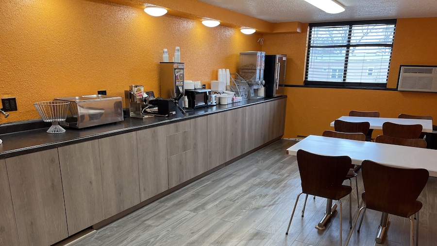 Super 8 by Wyndham Chadron NE