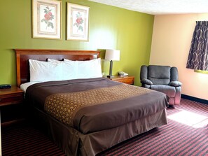 Standard Room, 1 King Bed | Free WiFi, bed sheets - Cadillac Inn (Cadillac)