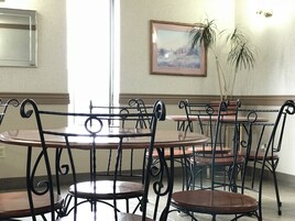 Desayuno continental incluido todos los días 