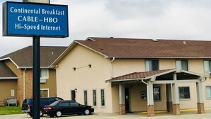 A Burlington Stay Inn sign with amenities listed, including continental breakfast, cable, HBO, and high-speed internet.
