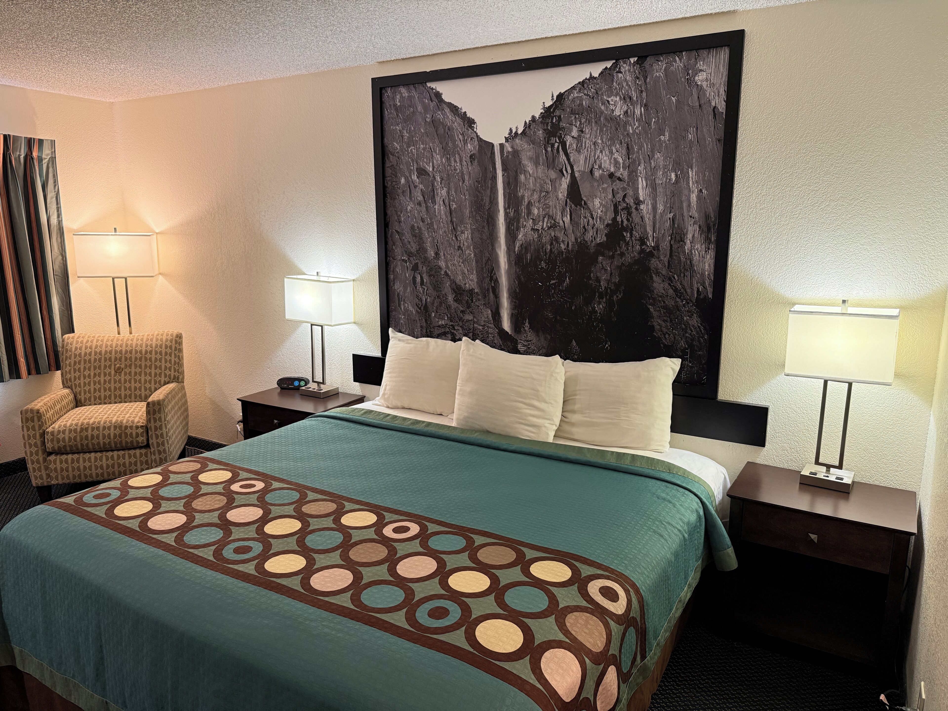 Desk, iron/ironing board, free WiFi, bed sheets