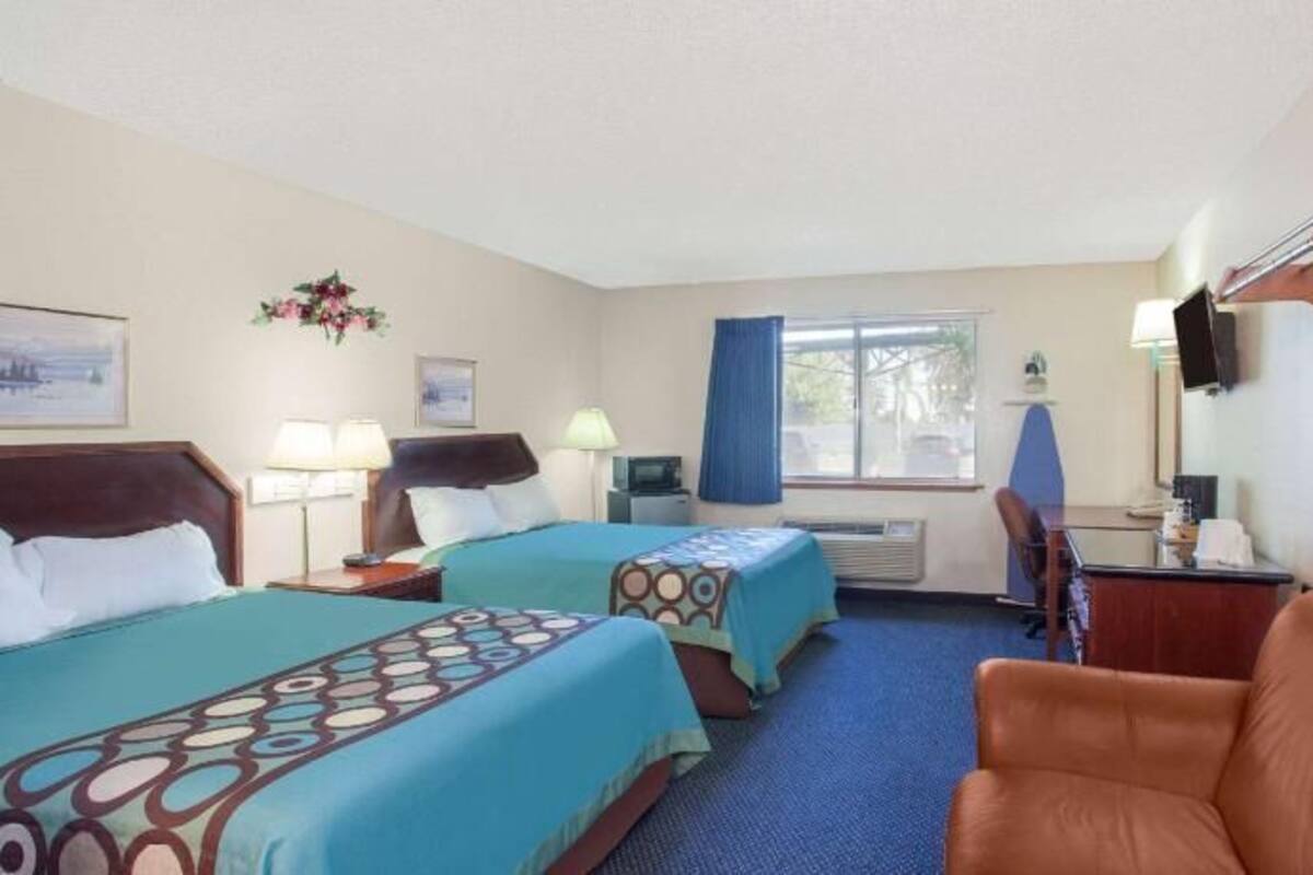Desk, iron/ironing board, free WiFi, bed sheets