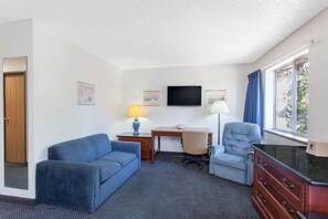 Studio Suite, 1 King Bed, Non Smoking | Desk, iron/ironing board, free WiFi, bed sheets