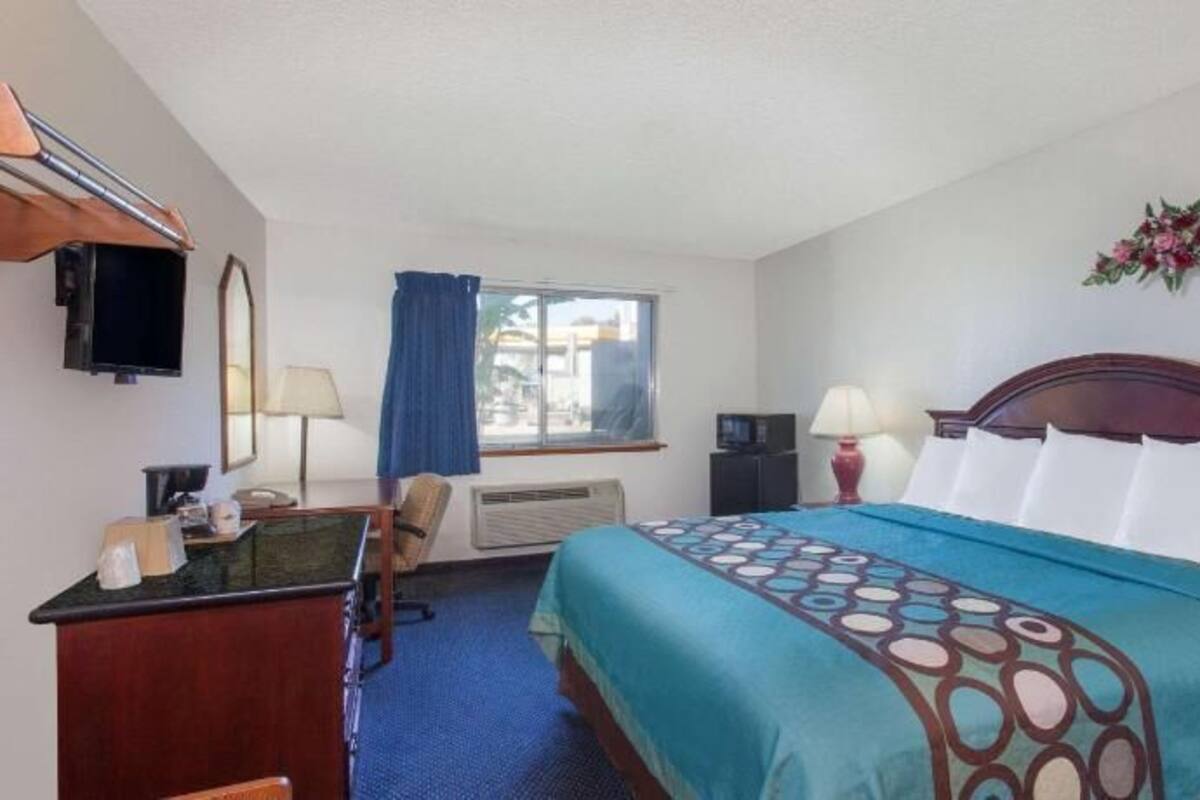 Desk, iron/ironing board, free WiFi, bed sheets