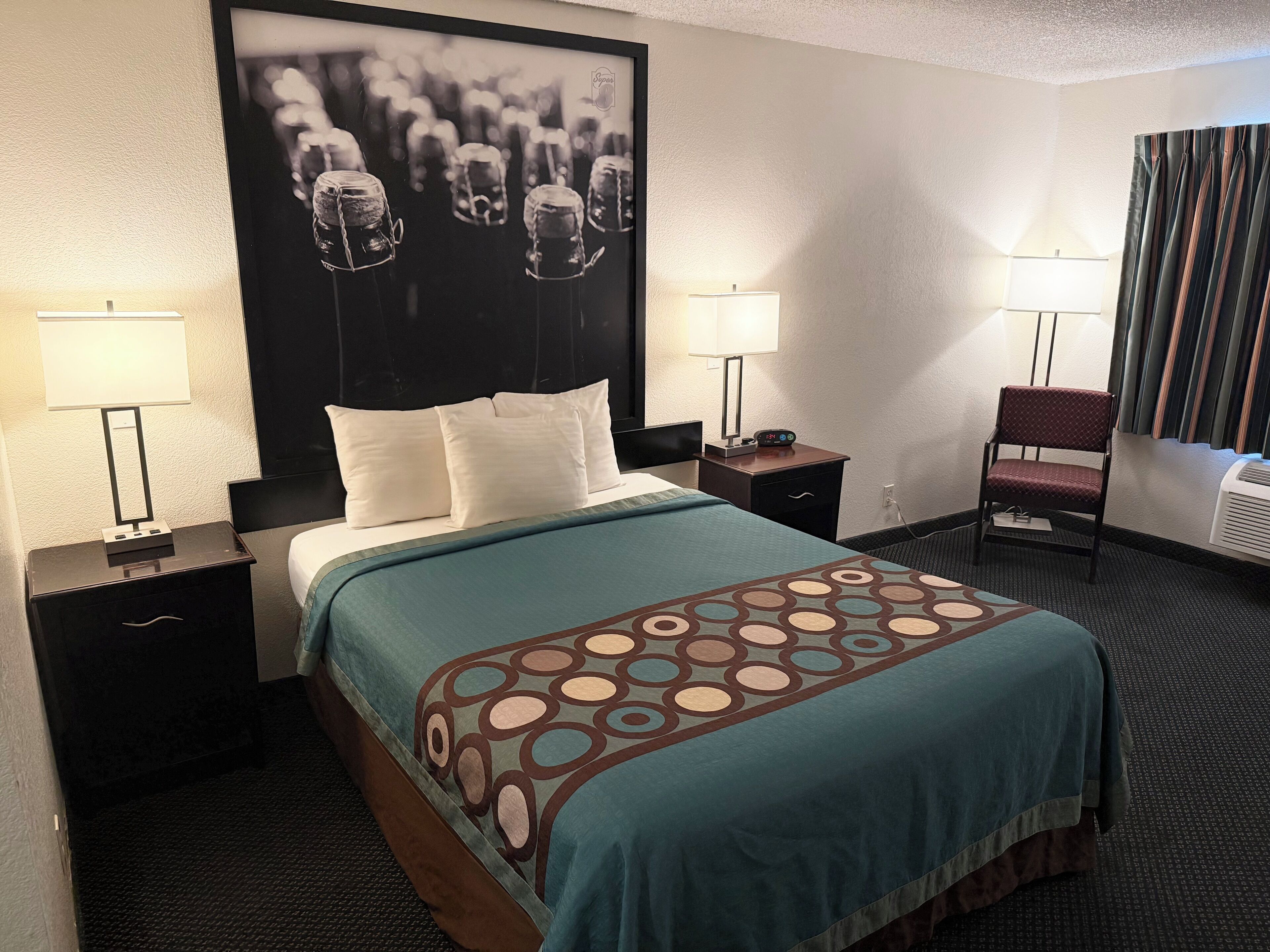 Standard Room, 1 Queen Bed | Desk, iron/ironing board, free WiFi, bed sheets