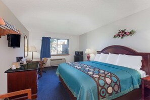 Room, 1 King Bed, Refrigerator