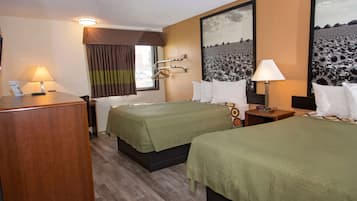 Escritorio, cortinas blackout, wifi gratis y ropa de cama