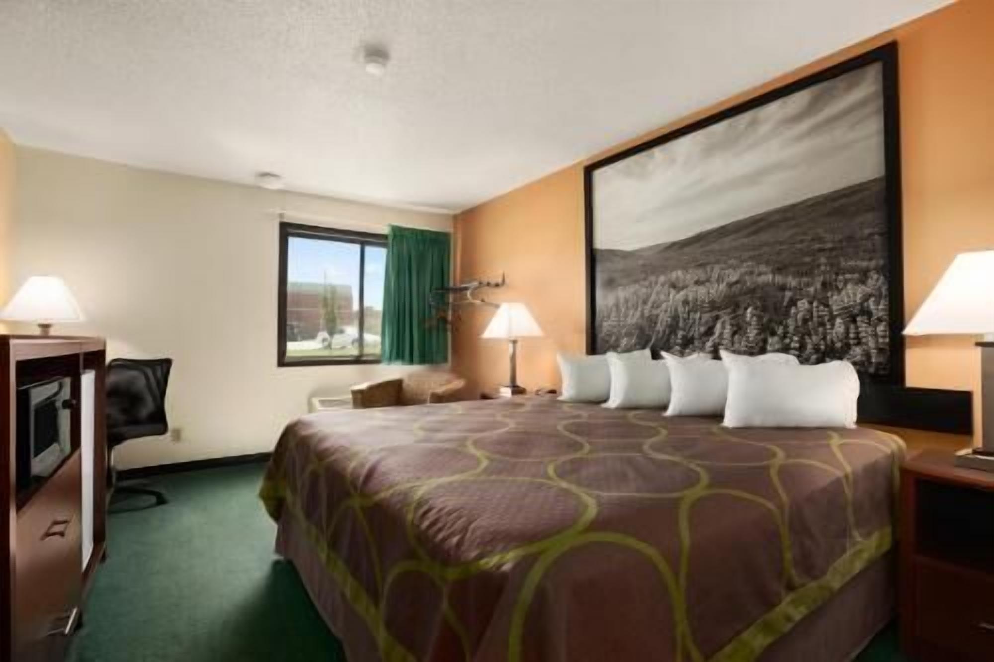 Desk, blackout drapes, free WiFi, bed sheets
