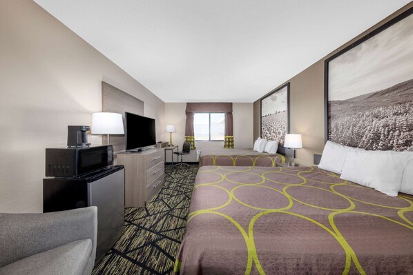 1 bedroom, pillowtop beds, desk, laptop workspace