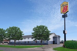 Exterior - Super 8 by Wyndham Merrillville (Merrillville)