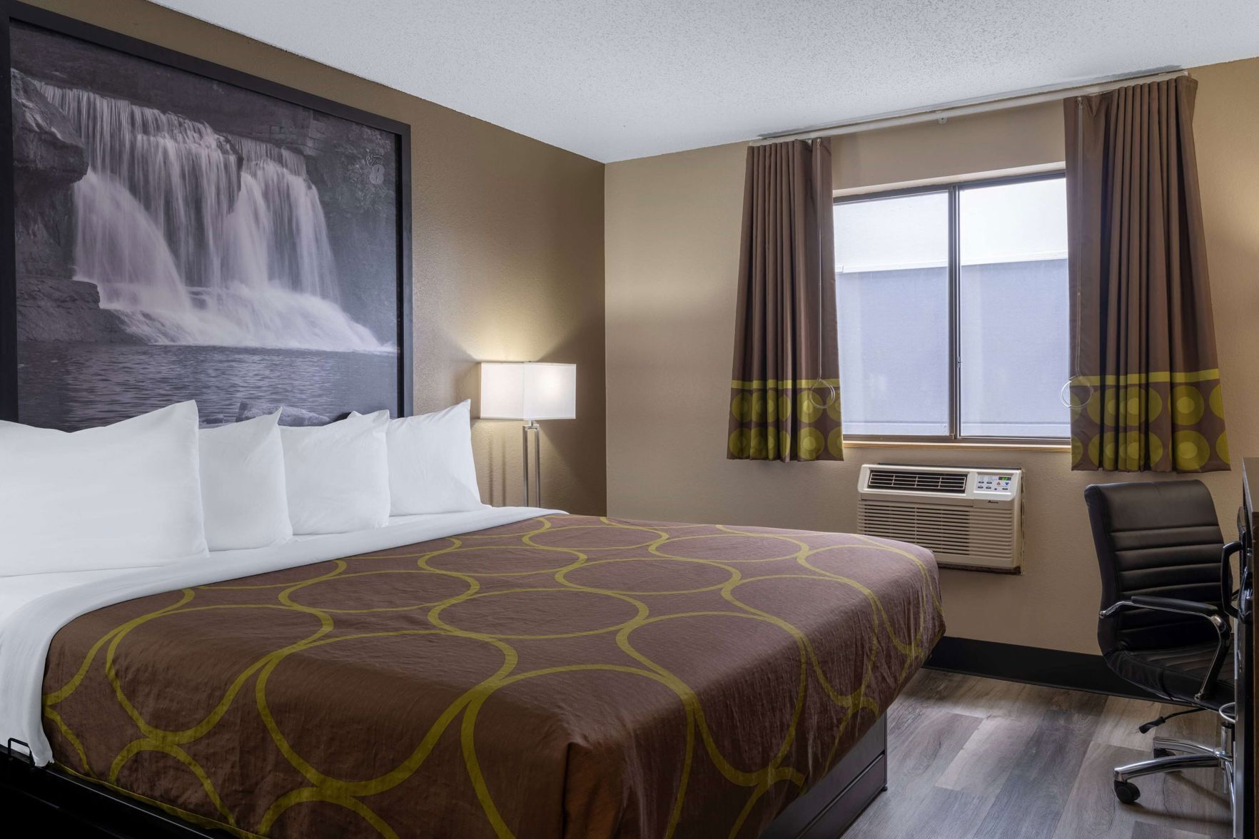 Pillowtop beds, desk, laptop workspace, blackout drapes