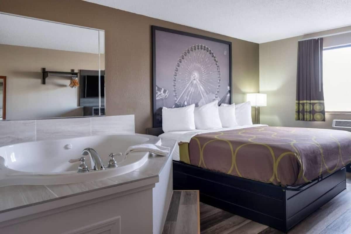 Pillowtop beds, desk, laptop workspace, blackout drapes