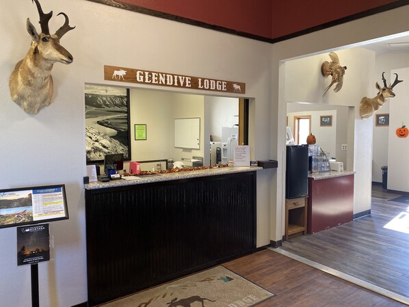 Lobby - Glendive Lodge (Glendive)