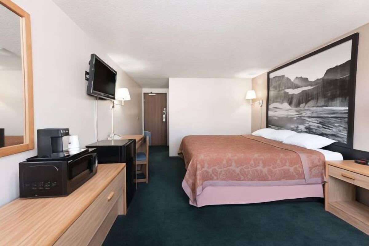 Zimmersafe, Schreibtisch, Verdunkelungsvorhänge, schallisolierte Zimmer