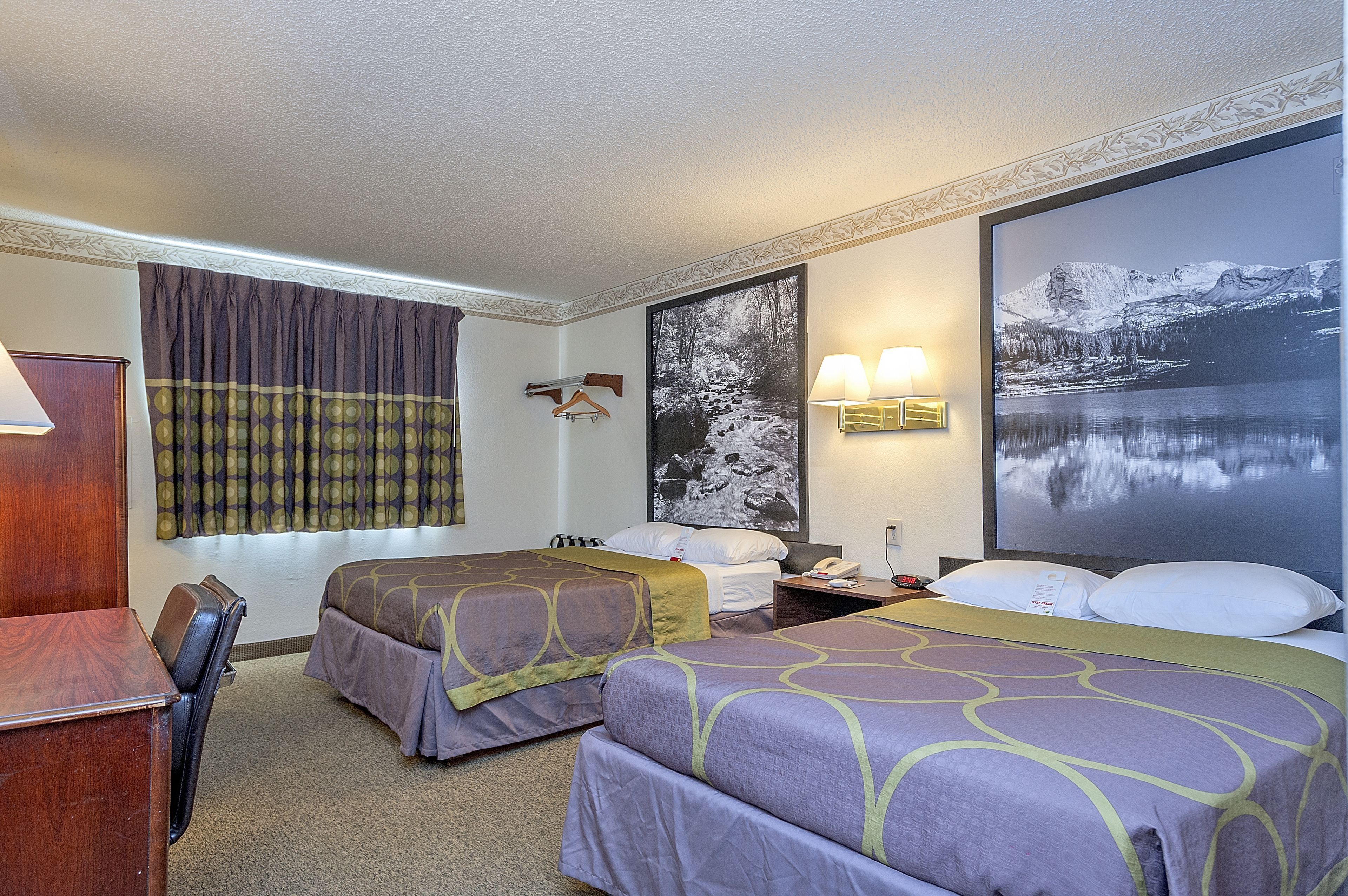 Ropa de cama de alta calidad y escritorio 