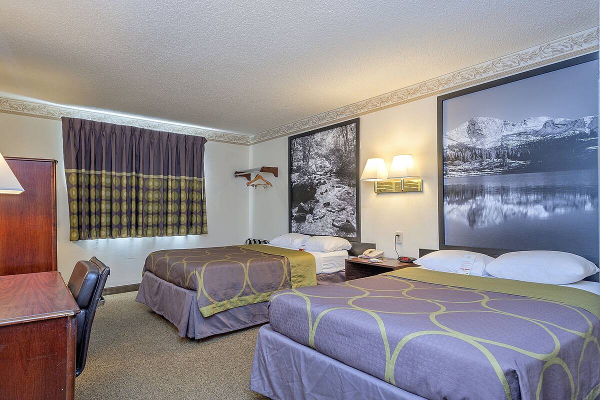 Ropa de cama de alta calidad y escritorio