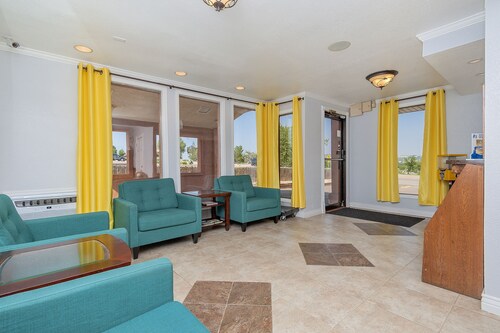 Super 8 by Wyndham Colorado Springs/Chestnut Street