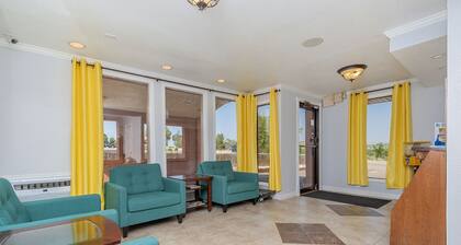 Super 8 by Wyndham Colorado Springs/Chestnut Street