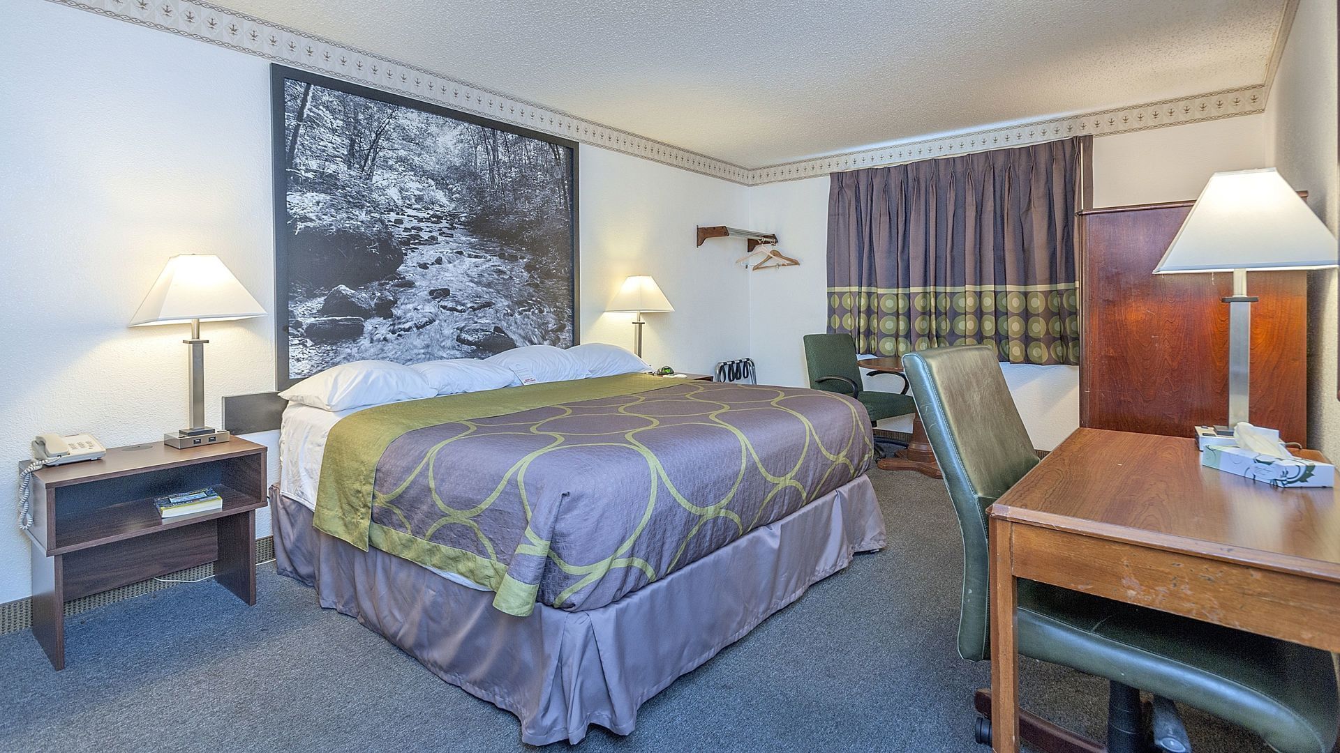 Ropa de cama de alta calidad y escritorio 