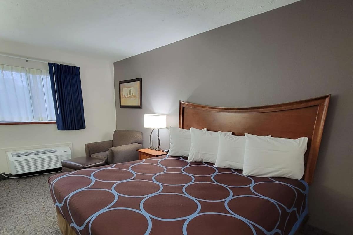 Desk, blackout drapes, iron/ironing board, free WiFi