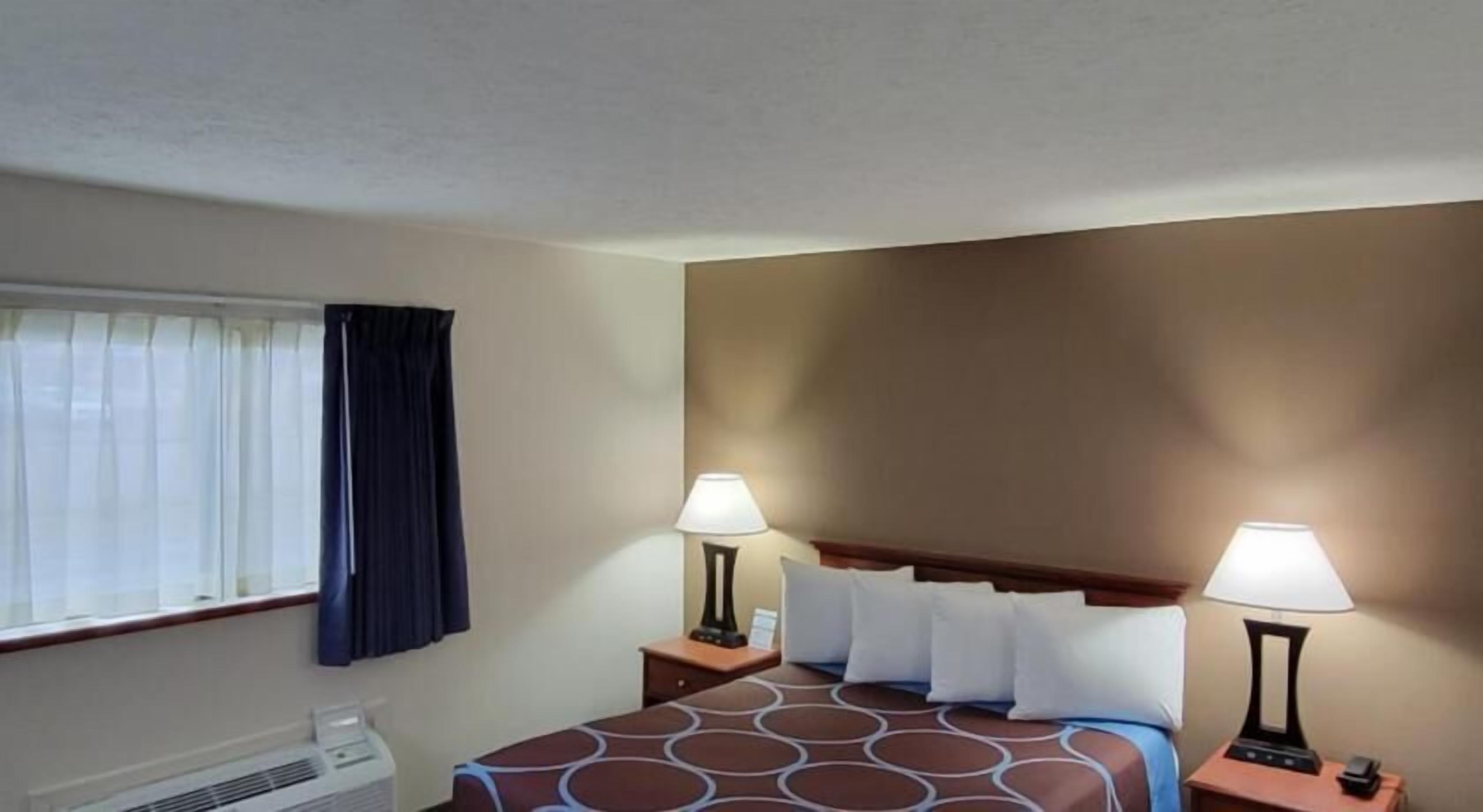 Desk, blackout drapes, iron/ironing board, free WiFi