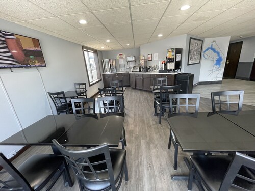 Super 8 by Wyndham Beaver Dam