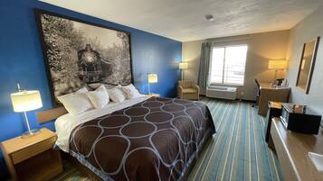 Room, 1 Queen Bed, Non Smoking | Hypo-allergenic bedding, desk, iron/ironing board