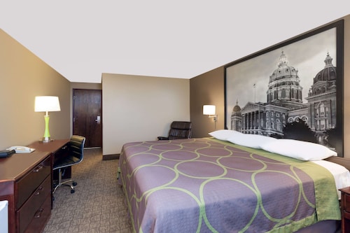 Super 8 by Wyndham Carroll