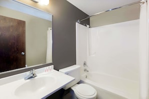 Bathtub, deep soaking tub, free toiletries, hair dryer