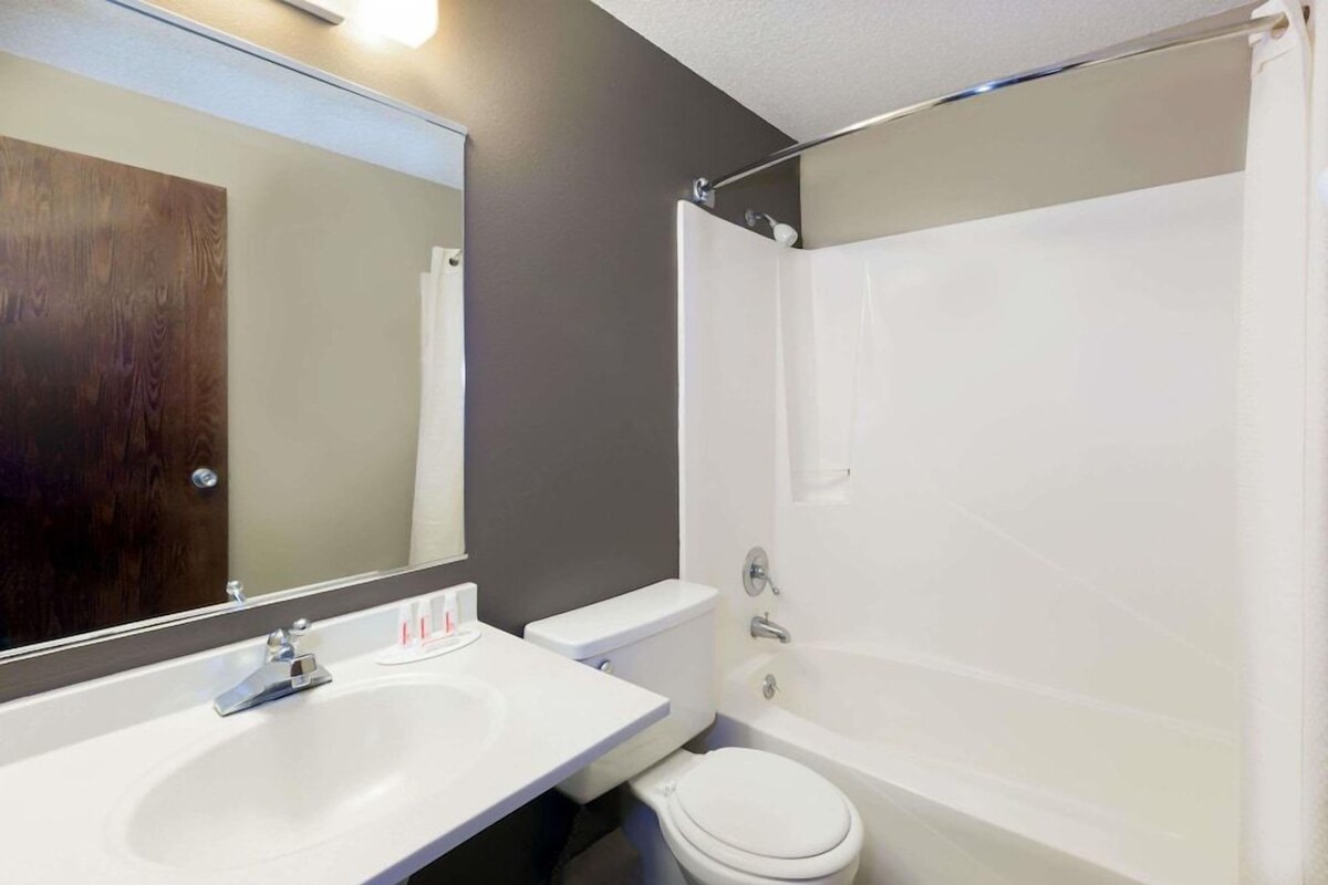 Bathroom | Bathtub, deep-soaking bathtub, free toiletries, hair dryer