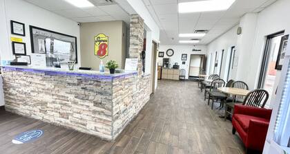 Super 8 by Wyndham Clear Lake