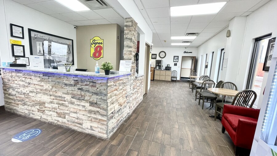 Super 8 by Wyndham Clear Lake