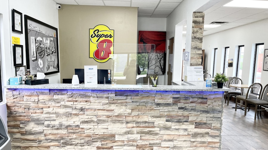 Super 8 by Wyndham Clear Lake
