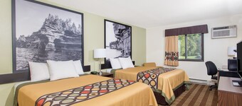 Super 8 by Wyndham Eau Claire I-94