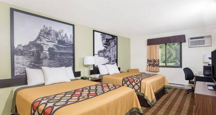 Super 8 by Wyndham Eau Claire I-94