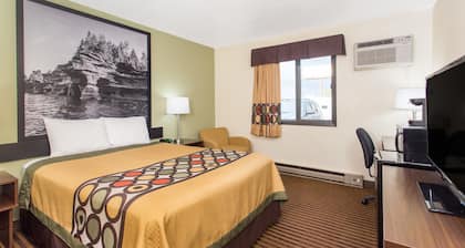 Super 8 by Wyndham Eau Claire I-94