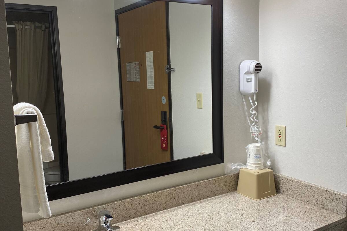 combined shower/bathtub, free toiletries, hair dryer, towels