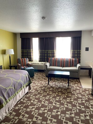Suite, 1 King Bed, Non Smoking