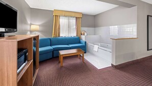 مساحة عمل للكمبيوتر المحمول وستائر تعتيم ومكواة/لوح كي