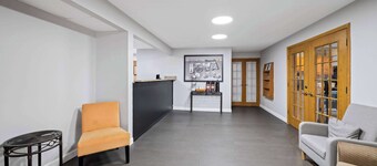 Super 8 by Wyndham Waverly