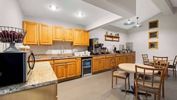 Free daily continental breakfast