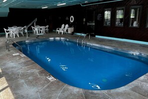 Indoor pool - Super 8 by Wyndham Cameron (Cameron)
