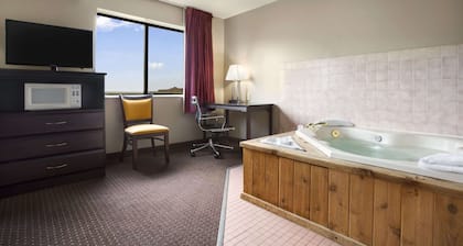 Super 8 by Wyndham Cameron