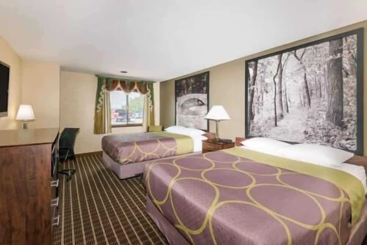 Camas con pillow-top, caja de seguridad en la habitación y escritorio