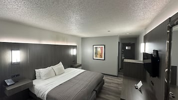 Room, 1 King Bed, Non Smoking, Refrigerator | Premium bedding, desk, iron/ironing board, free WiFi