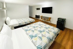 Chambre Standard, 2 lits doubles, non-fumeur | Bureau, accès au Wi-Fi (inclus), literie fournie