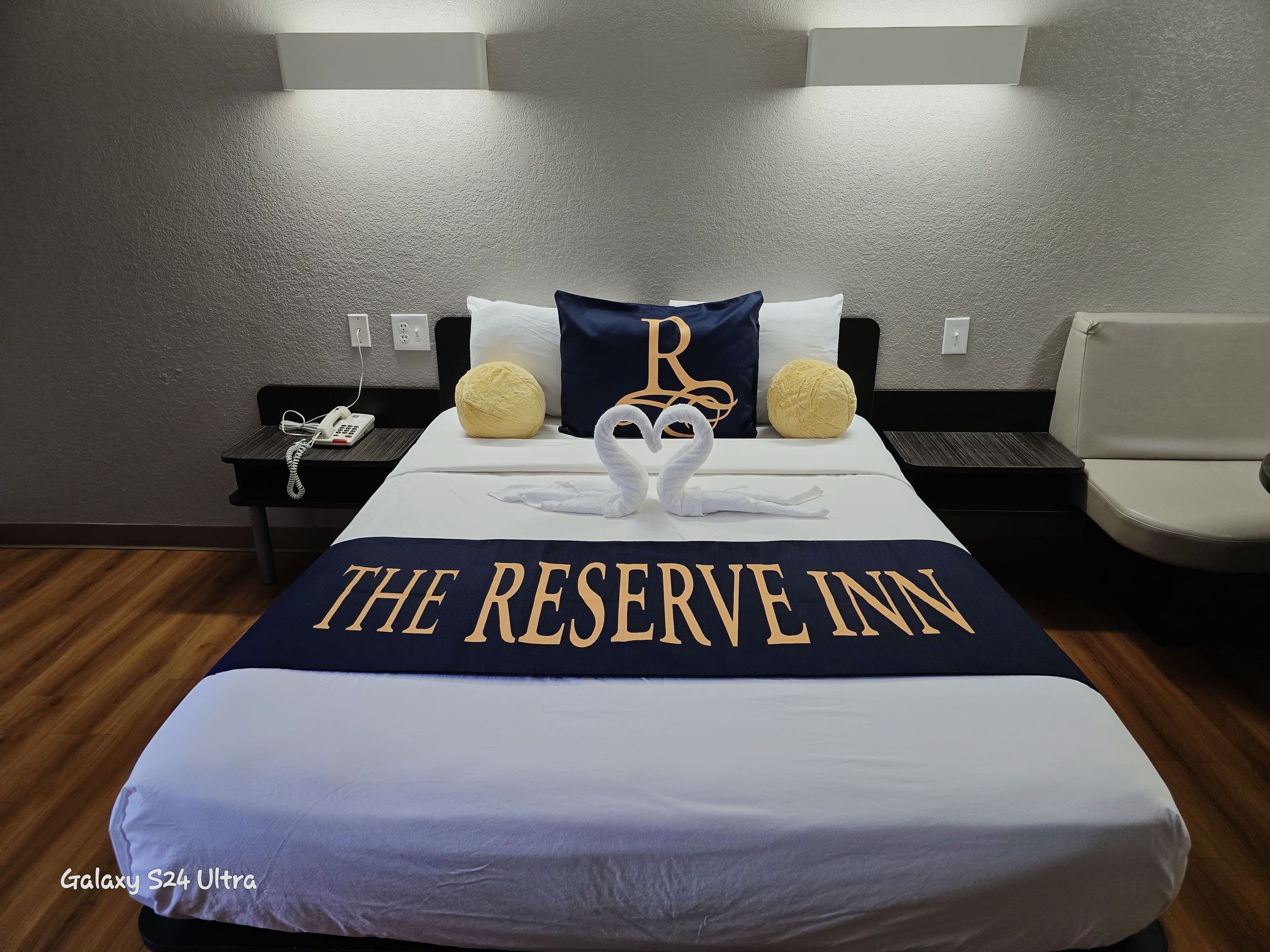 Standard Room, 1 Queen Bed, Non Smoking | Free WiFi, bed sheets