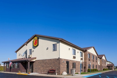 Super 8 by Wyndham Imlay City